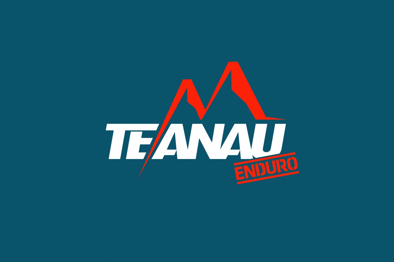 TeAnauEnduro Logo OnGreen